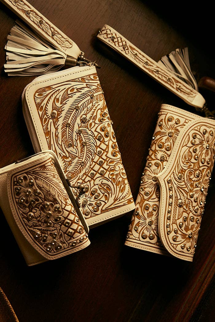 Sparkling Desert Moon Luxe Wallet In Chocolate White: Chocolate White / Single